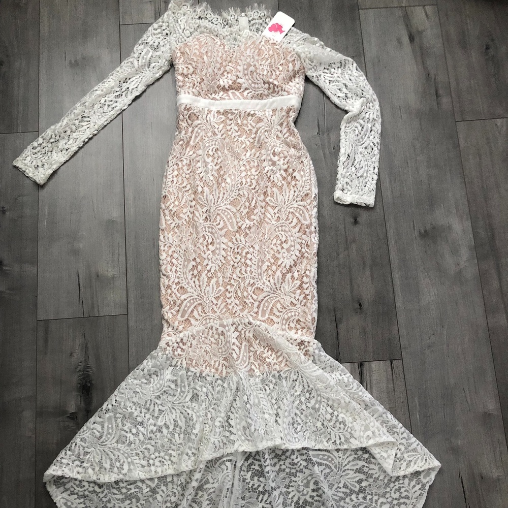White long sleeve lace dress